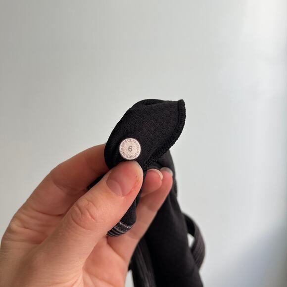 Lululemon Free to be Serene Bra Gray Stripe  -6 - Picture 3 of 3